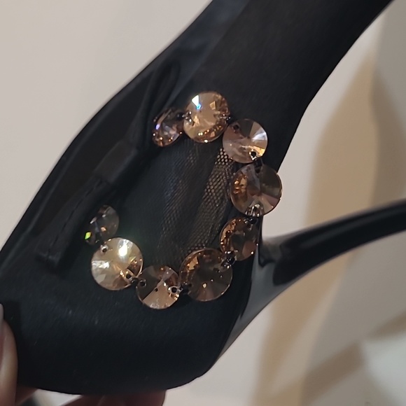 LOUIS VUITTON SATIN HEELS - Picture 11 of 17